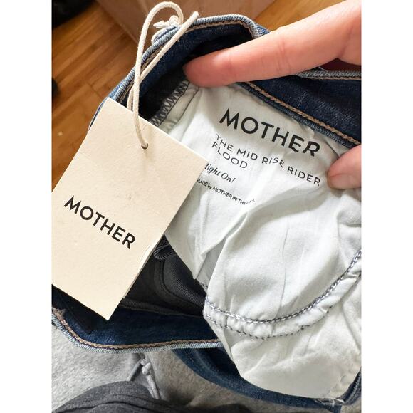MOTHER THE MID RISE RIDER FLOOD JEANS RIGHT ON - Picture 10 of 10